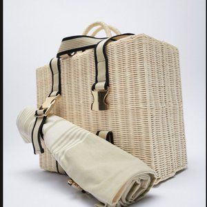 ZARA Picnic basket with table cloth
